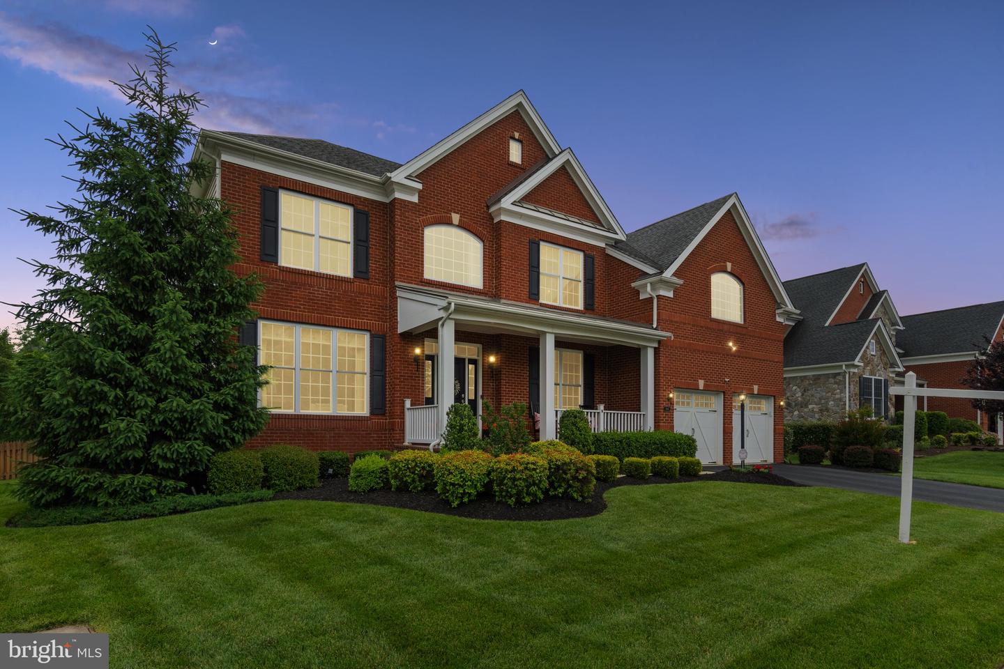 5845 WATERLOO BRIDGE CIR, HAYMARKET, Virginia 20169, 4 Bedrooms Bedrooms, ,5 BathroomsBathrooms,Residential,For sale,5845 WATERLOO BRIDGE CIR,VAPW2095756 MLS # VAPW2095756