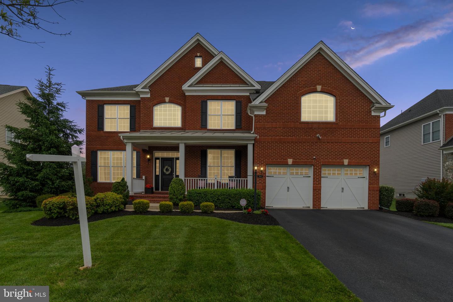 5845 WATERLOO BRIDGE CIR, HAYMARKET, Virginia 20169, 4 Bedrooms Bedrooms, ,5 BathroomsBathrooms,Residential,For sale,5845 WATERLOO BRIDGE CIR,VAPW2095756 MLS # VAPW2095756