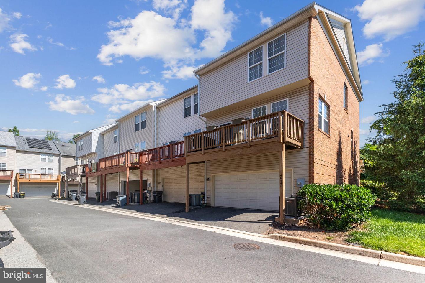46246 MILTHORN TER, STERLING, Virginia 20165, 3 Bedrooms Bedrooms, ,2 BathroomsBathrooms,Residential,For sale,46246 MILTHORN TER,VALO2098212 MLS # VALO2098212