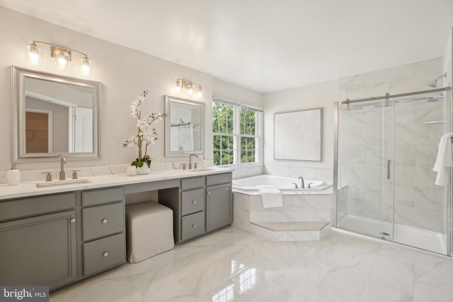 25487 DABNER DR, CHANTILLY, Virginia 20152, 4 Bedrooms Bedrooms, ,3 BathroomsBathrooms,Residential,For sale,25487 DABNER DR,VALO2098214 MLS # VALO2098214
