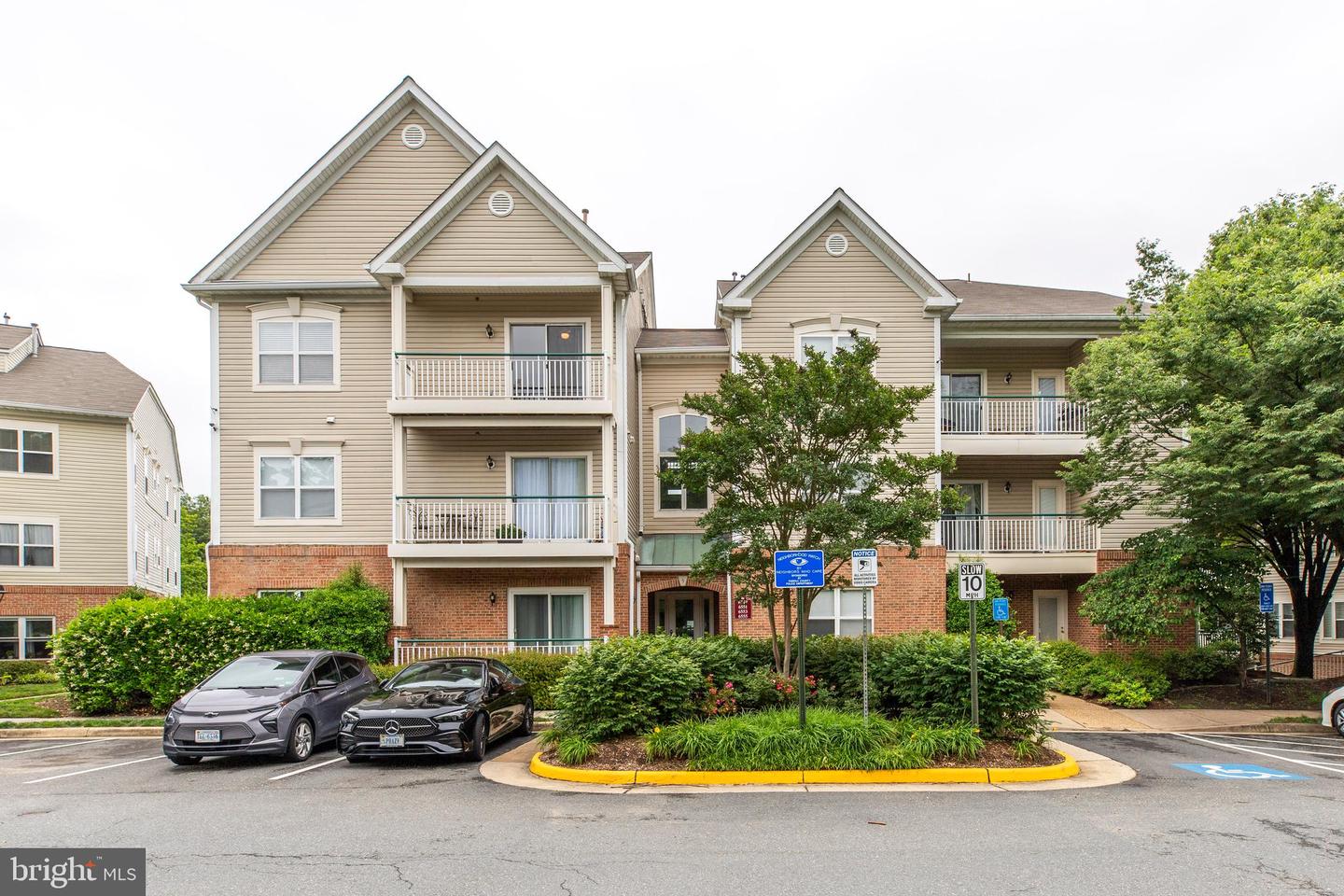 6549 GRANGE LN #401, ALEXANDRIA, Virginia 22315, 2 Bedrooms Bedrooms, 2 Rooms Rooms,2 BathroomsBathrooms,Residential,For sale,6549 GRANGE LN #401,VAFX2244166 MLS # VAFX2244166