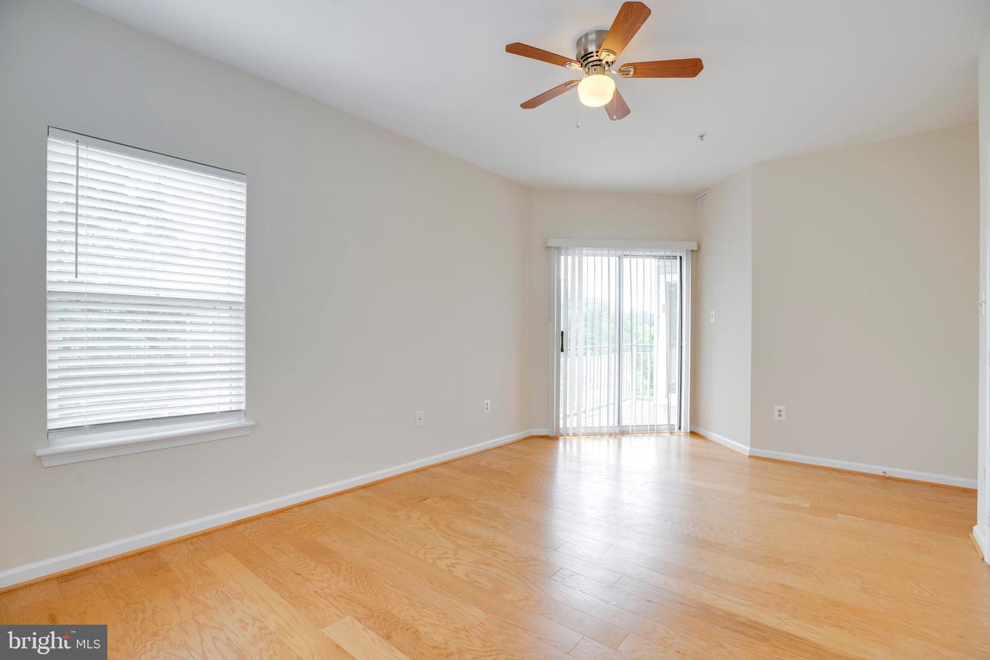 6549 GRANGE LN #401, ALEXANDRIA, Virginia 22315, 2 Bedrooms Bedrooms, 2 Rooms Rooms,2 BathroomsBathrooms,Residential,For sale,6549 GRANGE LN #401,VAFX2244166 MLS # VAFX2244166
