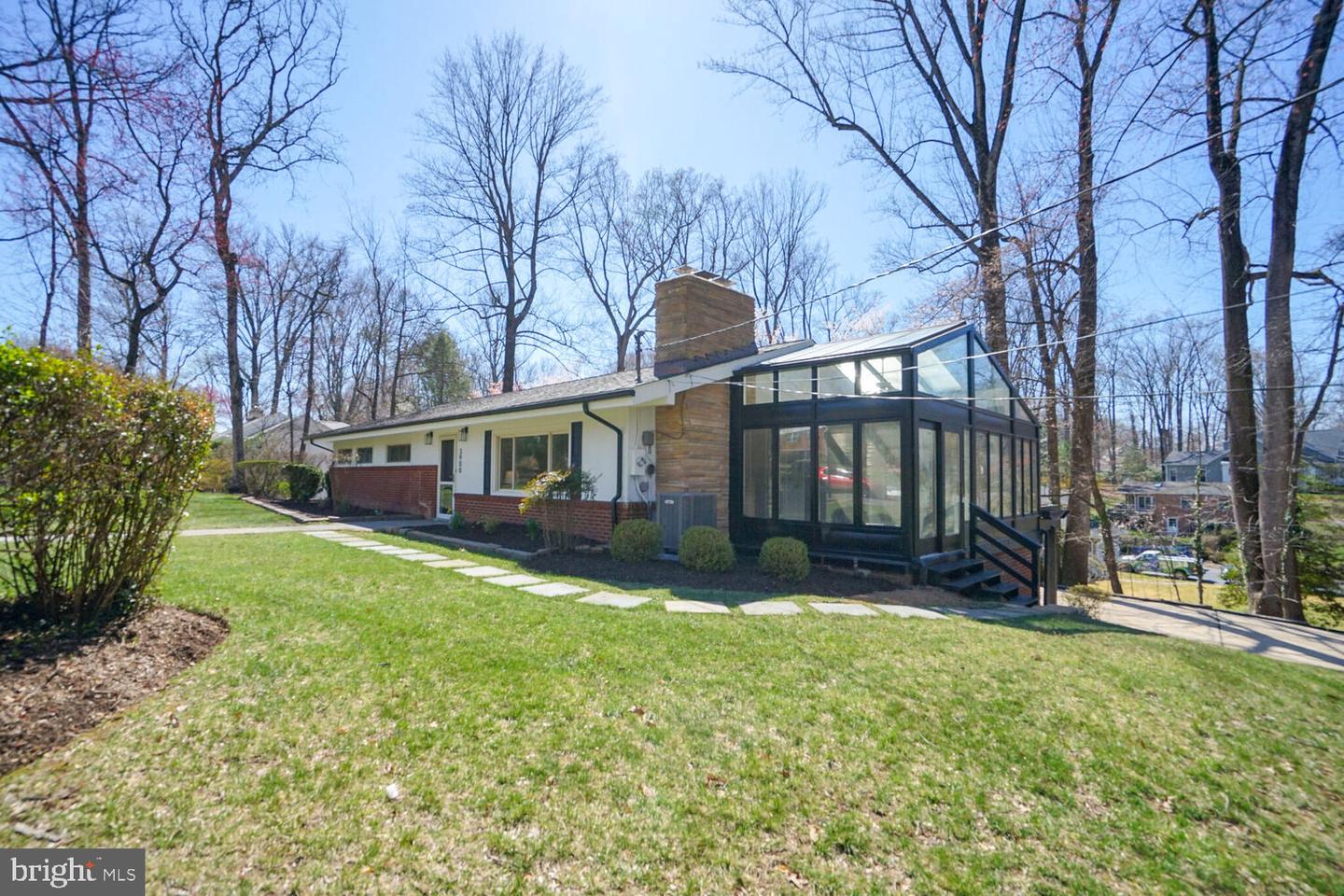 3900 MILLCREEK DR, ANNANDALE, Virginia 22003, 4 Bedrooms Bedrooms, 10 Rooms Rooms,3 BathroomsBathrooms,Residential,For sale,3900 MILLCREEK DR,VAFX2244272 MLS # VAFX2244272
