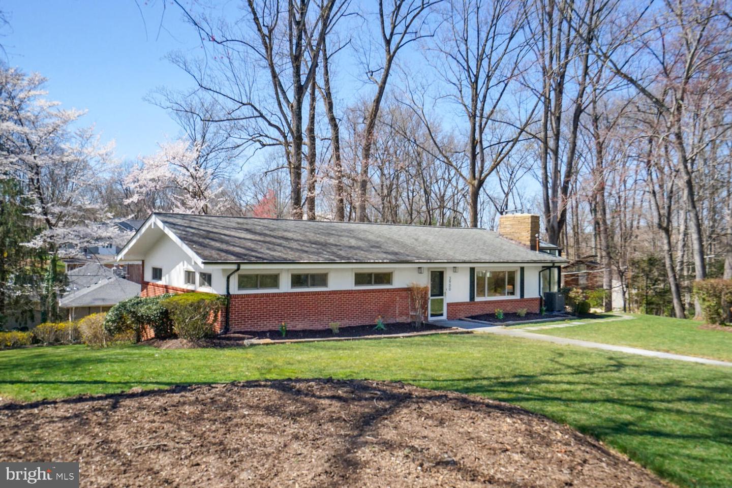 3900 MILLCREEK DR, ANNANDALE, Virginia 22003, 4 Bedrooms Bedrooms, 10 Rooms Rooms,3 BathroomsBathrooms,Residential,For sale,3900 MILLCREEK DR,VAFX2244272 MLS # VAFX2244272