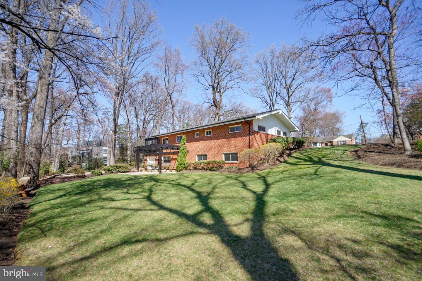 3900 MILLCREEK DR, ANNANDALE, Virginia 22003, 4 Bedrooms Bedrooms, 10 Rooms Rooms,3 BathroomsBathrooms,Residential,For sale,3900 MILLCREEK DR,VAFX2244272 MLS # VAFX2244272