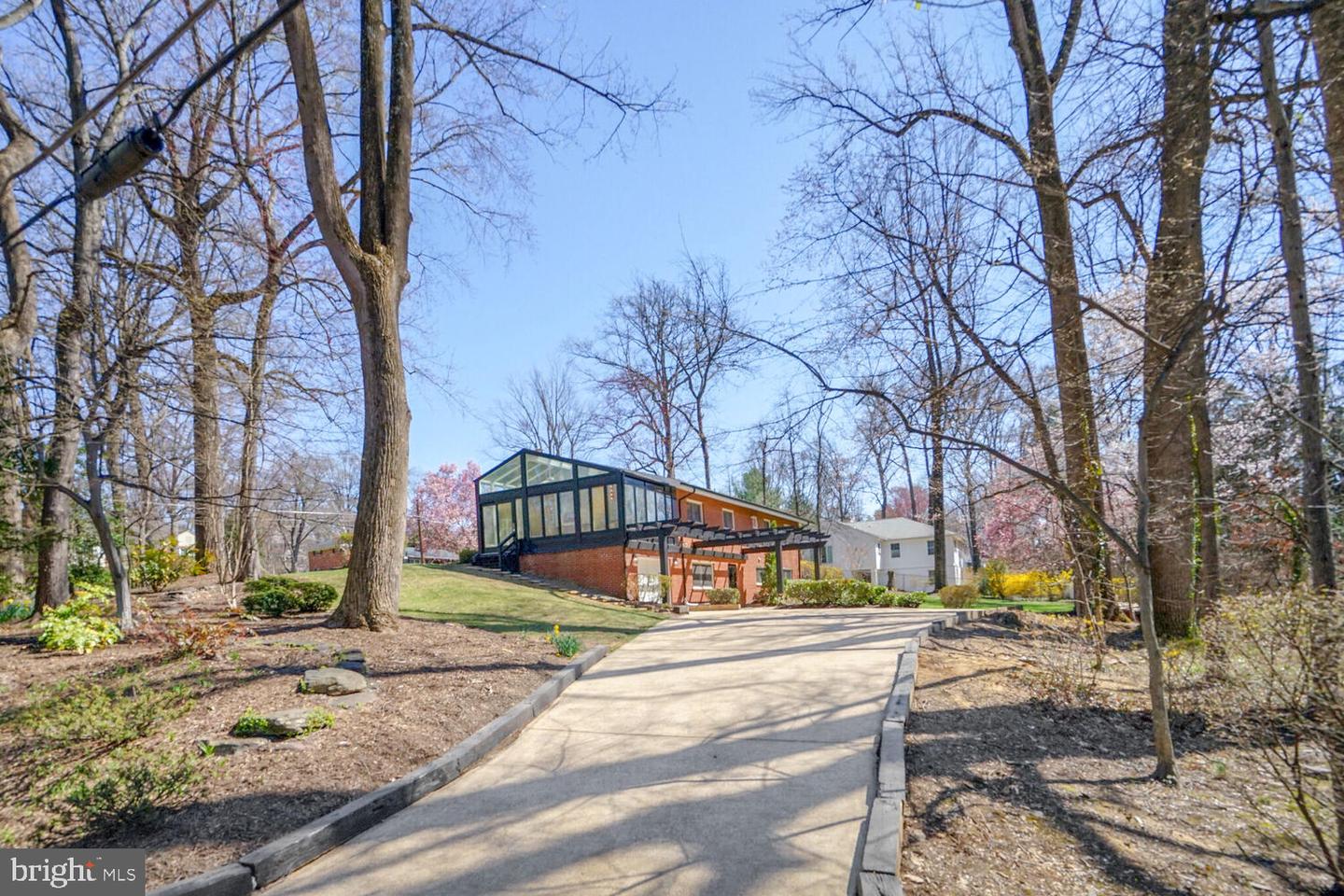 3900 MILLCREEK DR, ANNANDALE, Virginia 22003, 4 Bedrooms Bedrooms, 10 Rooms Rooms,3 BathroomsBathrooms,Residential,For sale,3900 MILLCREEK DR,VAFX2244272 MLS # VAFX2244272