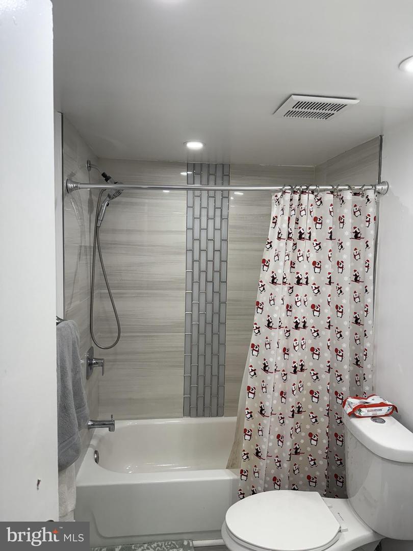 513 N ARMISTEAD ST #203, ALEXANDRIA, Virginia 22312, 3 Bedrooms Bedrooms, ,1 BathroomBathrooms,Residential,For sale,513 N ARMISTEAD ST #203,VAAX2046020 MLS # VAAX2046020