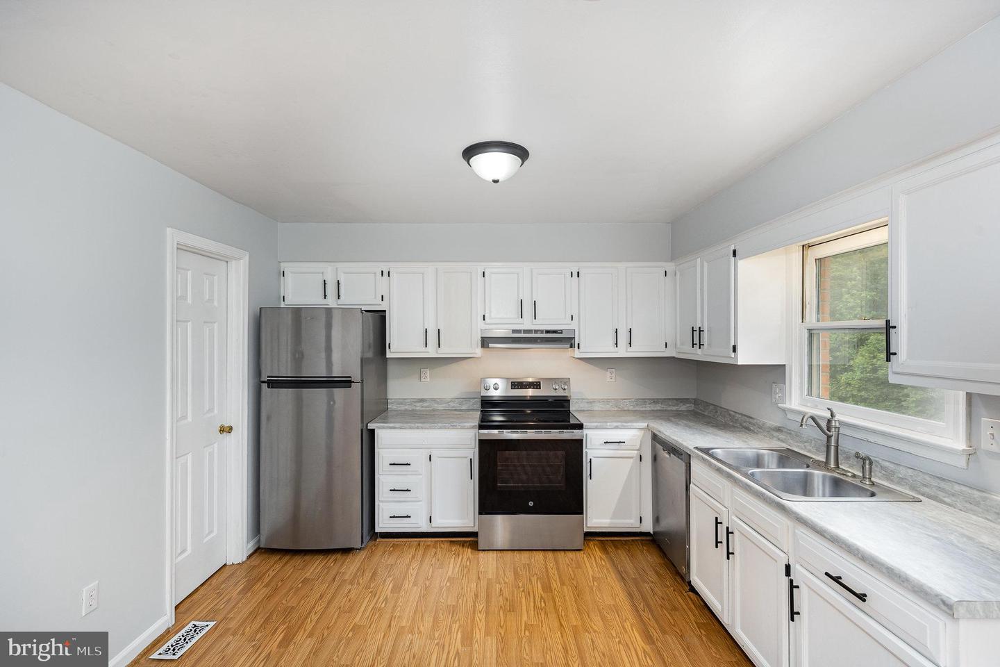242 OVERLOOK CT, FREDERICKSBURG, Virginia 22405, 3 Bedrooms Bedrooms, ,2 BathroomsBathrooms,Residential,For sale,242 OVERLOOK CT,VAST2039468 MLS # VAST2039468