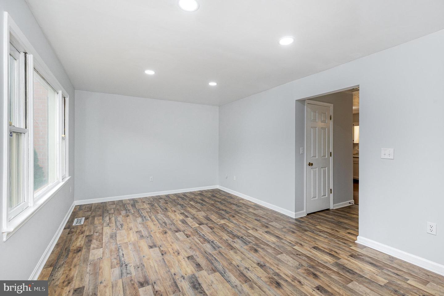 242 OVERLOOK CT, FREDERICKSBURG, Virginia 22405, 3 Bedrooms Bedrooms, ,2 BathroomsBathrooms,Residential,For sale,242 OVERLOOK CT,VAST2039468 MLS # VAST2039468
