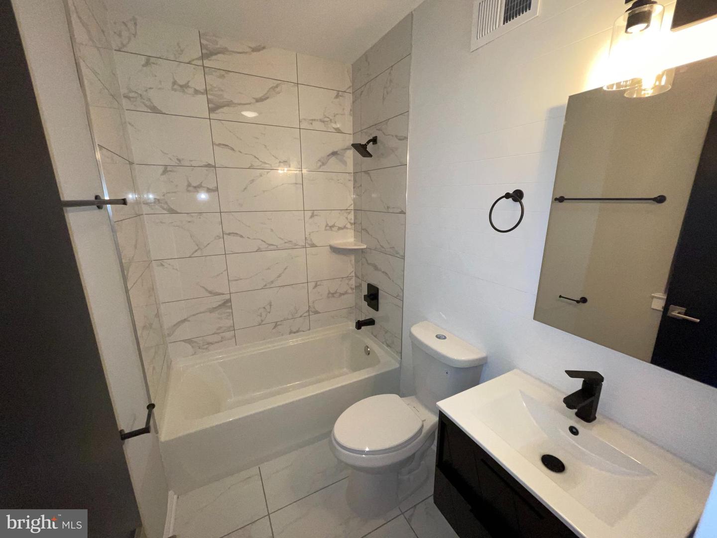 1742 U ST NW #203, WASHINGTON, District Of Columbia 20009, 2 Bedrooms Bedrooms, ,2 BathroomsBathrooms,Residential,For sale,1742 U ST NW #203,DCDC2204010 MLS # DCDC2204010