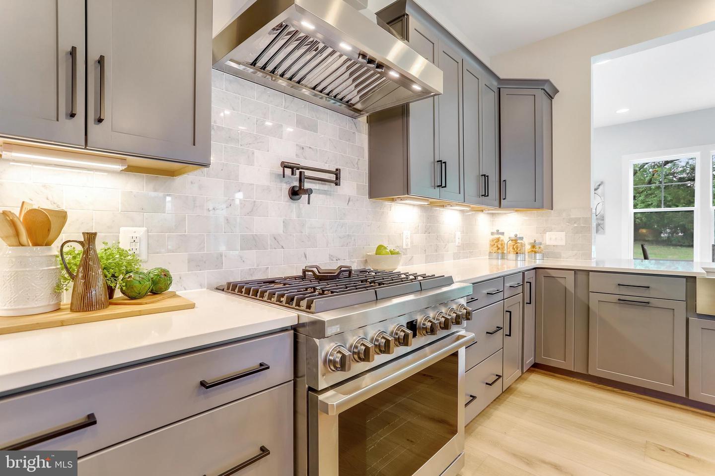 5809 2ND ST S, ARLINGTON, Virginia 22204, 5 Bedrooms Bedrooms, ,4 BathroomsBathrooms,Residential,For sale,5809 2ND ST S,VAAR2058708 MLS # VAAR2058708