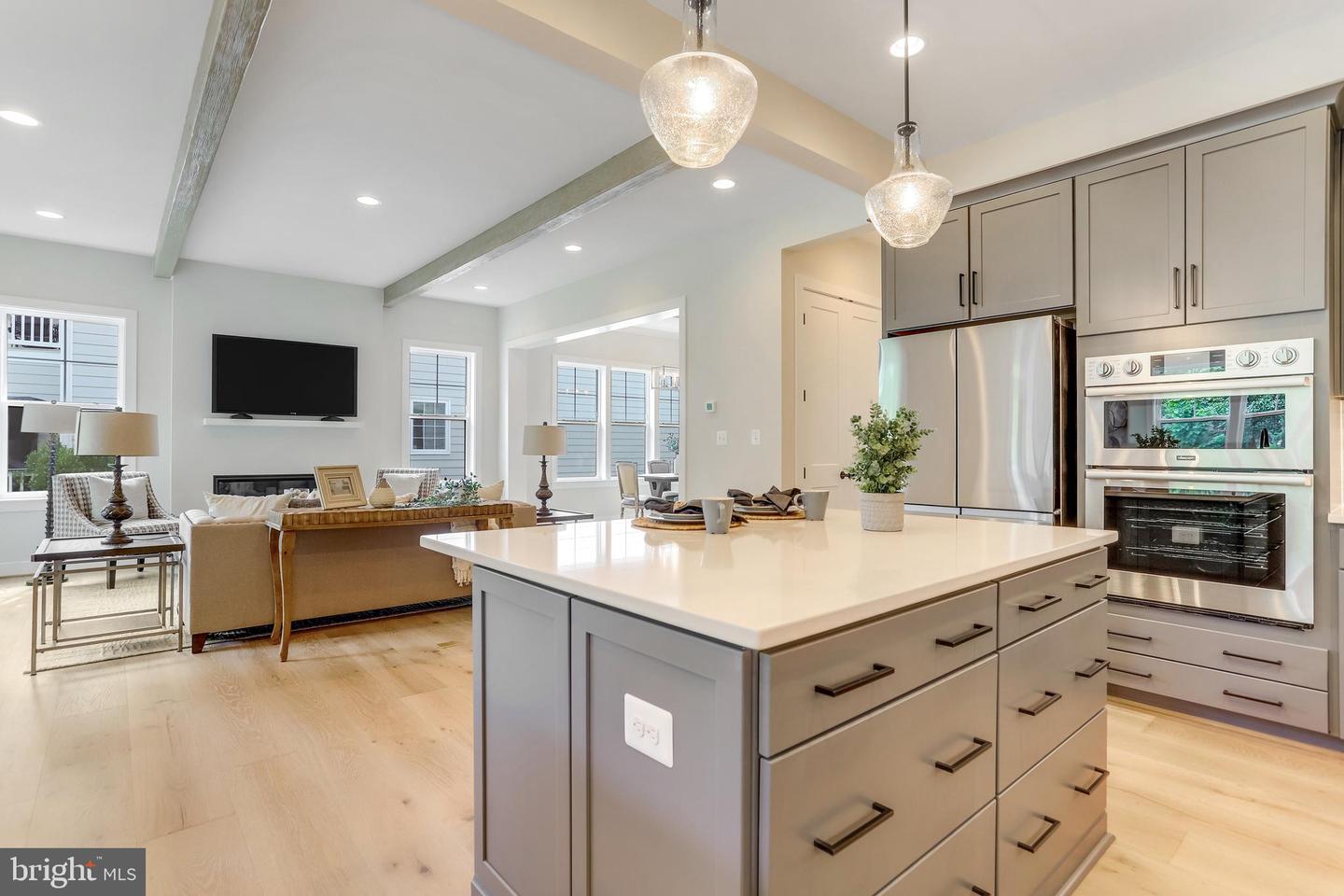 5809 2ND ST S, ARLINGTON, Virginia 22204, 5 Bedrooms Bedrooms, ,4 BathroomsBathrooms,Residential,For sale,5809 2ND ST S,VAAR2058708 MLS # VAAR2058708