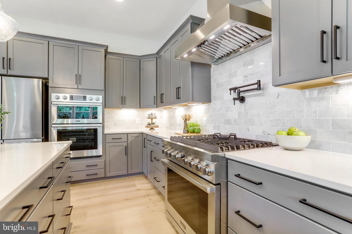 5809 2ND ST S, ARLINGTON, Virginia 22204, 5 Bedrooms Bedrooms, ,4 BathroomsBathrooms,Residential,For sale,5809 2ND ST S,VAAR2058708 MLS # VAAR2058708