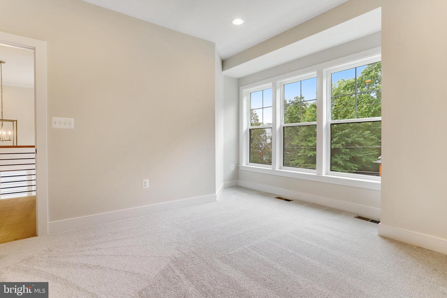 5809 2ND ST S, ARLINGTON, Virginia 22204, 5 Bedrooms Bedrooms, ,4 BathroomsBathrooms,Residential,For sale,5809 2ND ST S,VAAR2058708 MLS # VAAR2058708