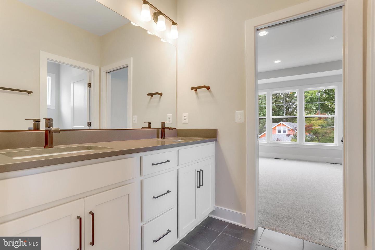 5809 2ND ST S, ARLINGTON, Virginia 22204, 5 Bedrooms Bedrooms, ,4 BathroomsBathrooms,Residential,For sale,5809 2ND ST S,VAAR2058708 MLS # VAAR2058708