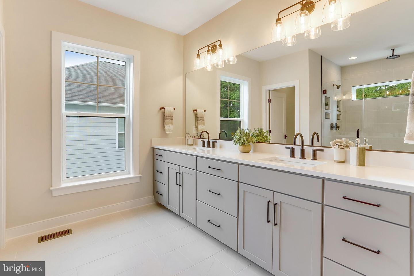 5809 2ND ST S, ARLINGTON, Virginia 22204, 5 Bedrooms Bedrooms, ,4 BathroomsBathrooms,Residential,For sale,5809 2ND ST S,VAAR2058708 MLS # VAAR2058708
