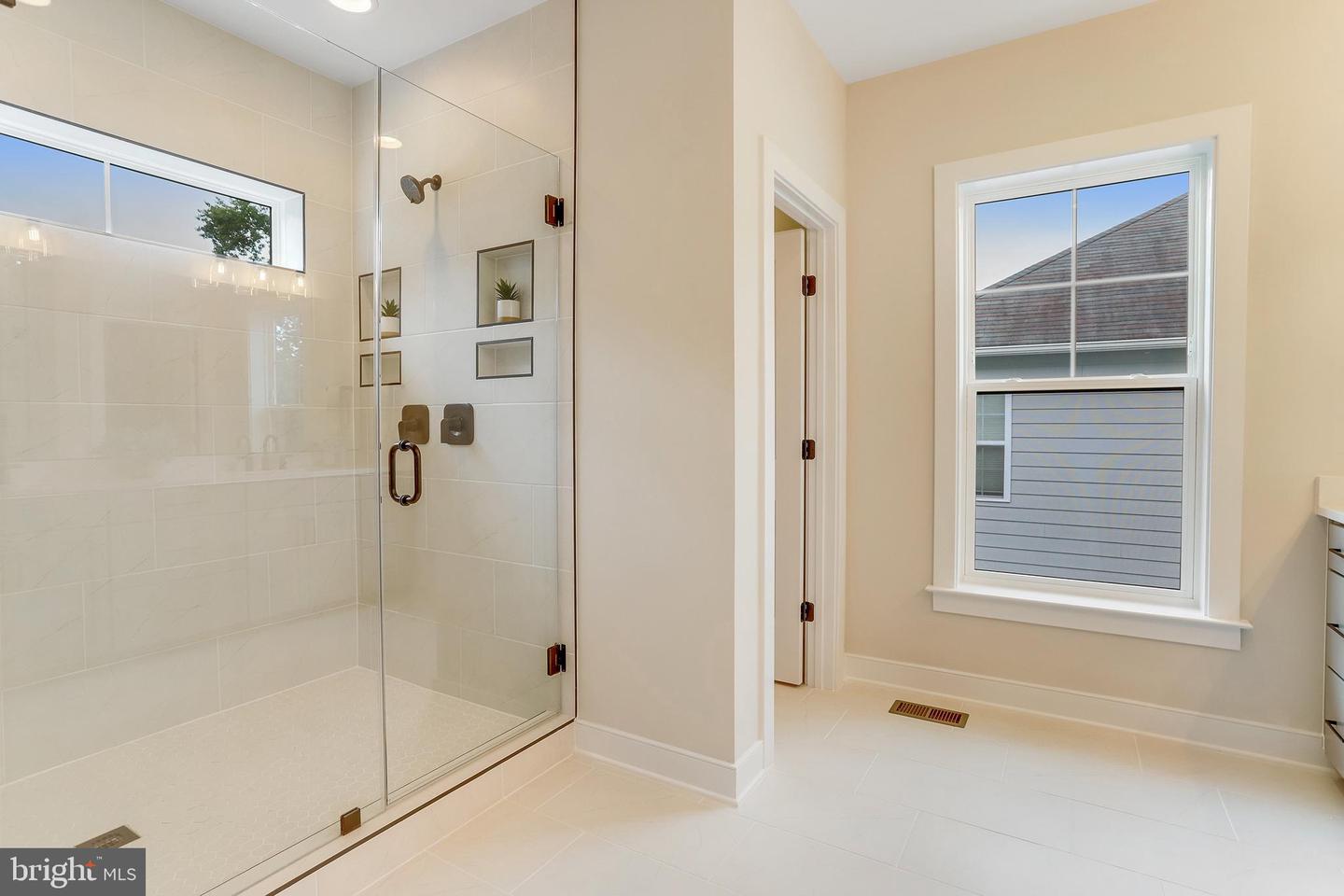 5809 2ND ST S, ARLINGTON, Virginia 22204, 5 Bedrooms Bedrooms, ,4 BathroomsBathrooms,Residential,For sale,5809 2ND ST S,VAAR2058708 MLS # VAAR2058708