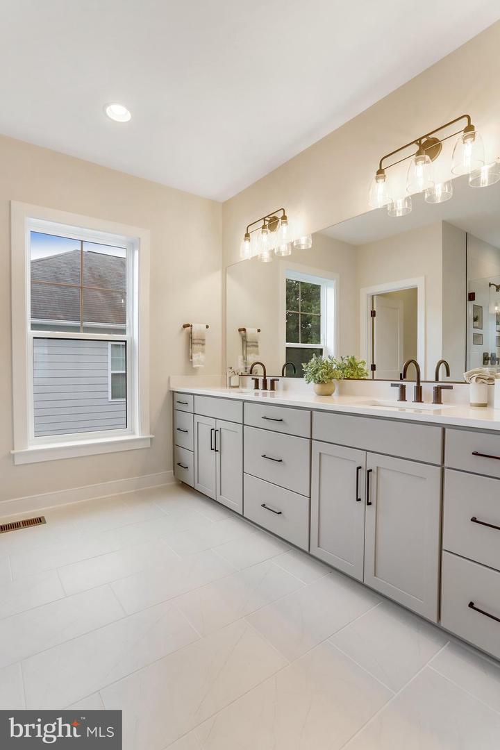 5809 2ND ST S, ARLINGTON, Virginia 22204, 5 Bedrooms Bedrooms, ,4 BathroomsBathrooms,Residential,For sale,5809 2ND ST S,VAAR2058708 MLS # VAAR2058708