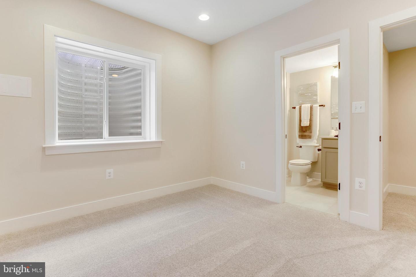 5809 2ND ST S, ARLINGTON, Virginia 22204, 5 Bedrooms Bedrooms, ,4 BathroomsBathrooms,Residential,For sale,5809 2ND ST S,VAAR2058708 MLS # VAAR2058708
