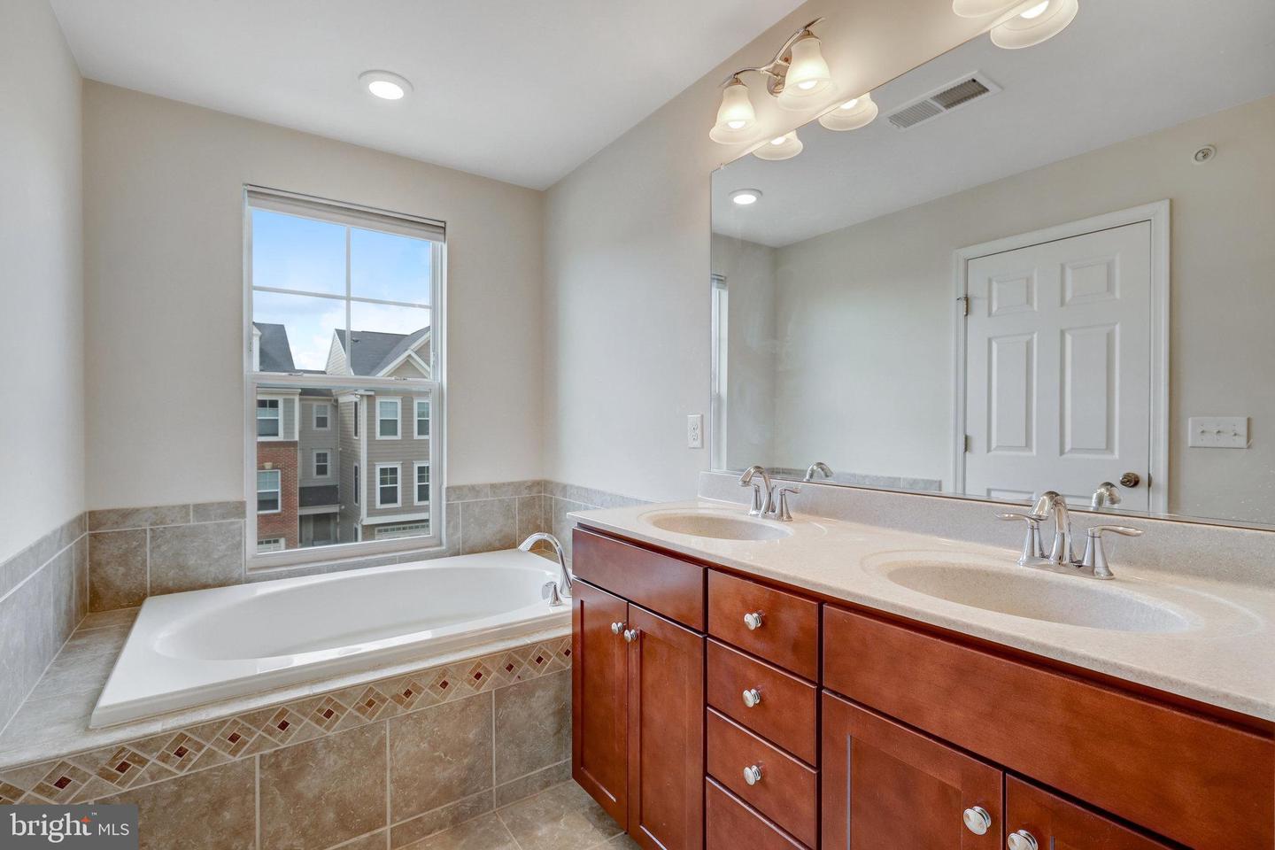 25206 BRIARGATE TER, CHANTILLY, Virginia 20152, 3 Bedrooms Bedrooms, ,2 BathroomsBathrooms,Residential,For sale,25206 BRIARGATE TER,VALO2098758 MLS # VALO2098758