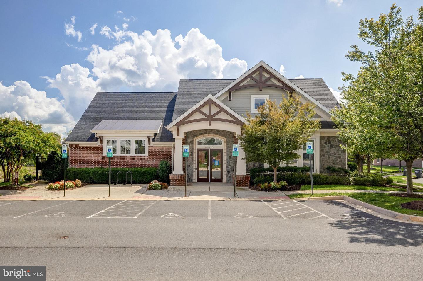 25206 BRIARGATE TER, CHANTILLY, Virginia 20152, 3 Bedrooms Bedrooms, ,2 BathroomsBathrooms,Residential,For sale,25206 BRIARGATE TER,VALO2098758 MLS # VALO2098758
