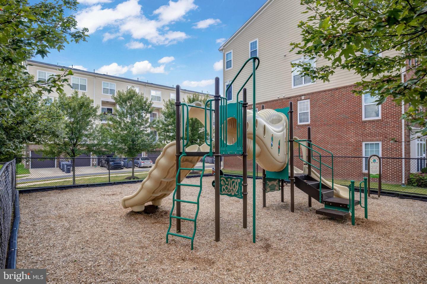 25206 BRIARGATE TER, CHANTILLY, Virginia 20152, 3 Bedrooms Bedrooms, ,2 BathroomsBathrooms,Residential,For sale,25206 BRIARGATE TER,VALO2098758 MLS # VALO2098758