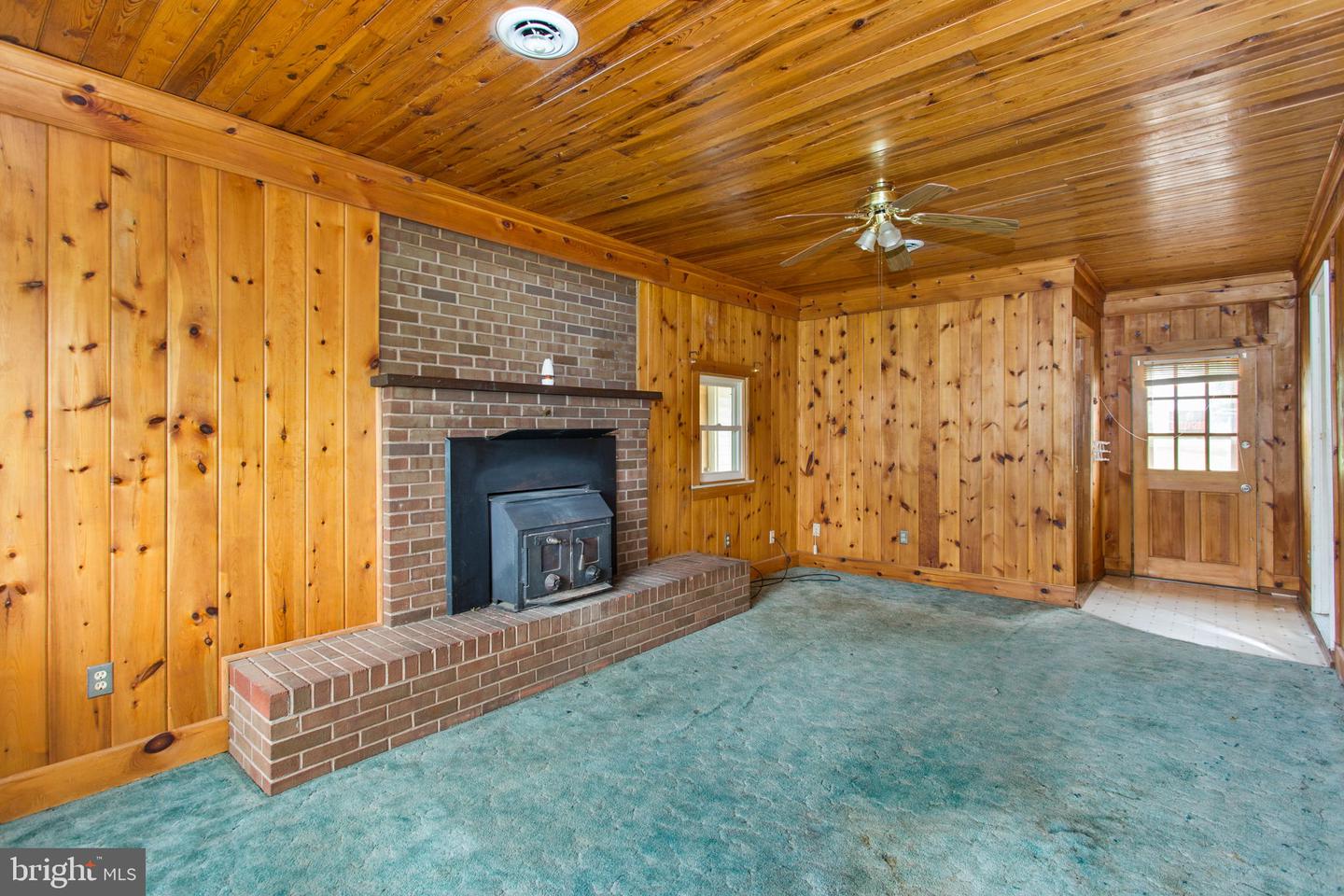 241 WALNUT DR, TIMBERVILLE, Virginia 22853, 3 Bedrooms Bedrooms, ,1 BathroomBathrooms,Residential,For sale,241 WALNUT DR,VARO2002354 MLS # VARO2002354