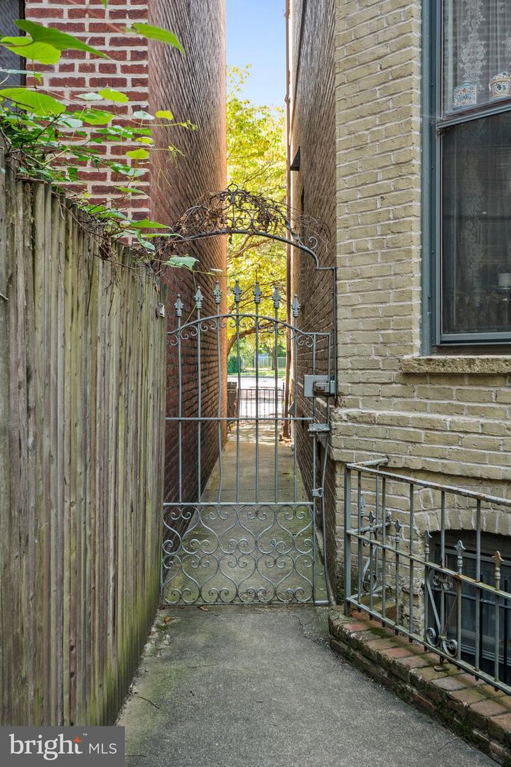 408 SEWARD SQ SE #5, WASHINGTON, District Of Columbia 20003, 1 Bedroom Bedrooms, ,1 BathroomBathrooms,Residential,For sale,408 SEWARD SQ SE #5,DCDC2204116 MLS # DCDC2204116