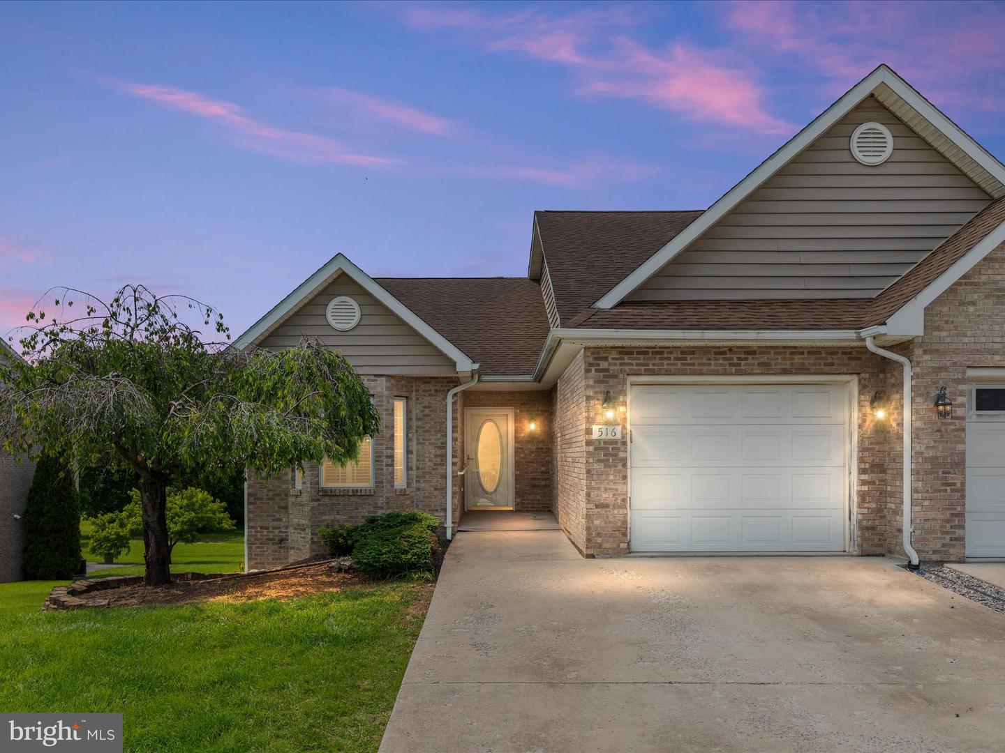 516 S WATER ST, WOODSTOCK, Virginia 22664, 2 Bedrooms Bedrooms, ,2 BathroomsBathrooms,Residential,For sale,516 S WATER ST,VASH2011644 MLS # VASH2011644