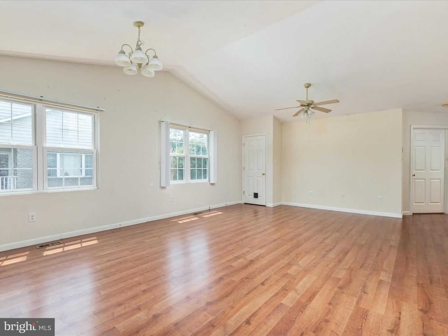 516 S WATER ST, WOODSTOCK, Virginia 22664, 2 Bedrooms Bedrooms, ,2 BathroomsBathrooms,Residential,For sale,516 S WATER ST,VASH2011644 MLS # VASH2011644