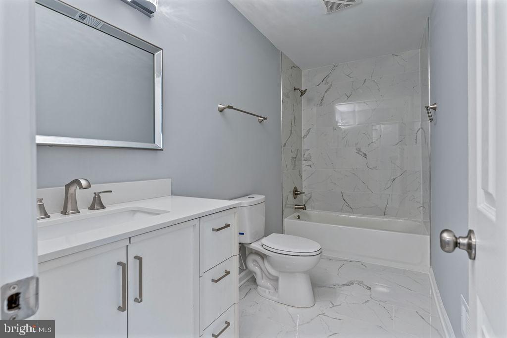 417 OVERLOOK DR, FRONT ROYAL, Virginia 22630, 3 Bedrooms Bedrooms, 7 Rooms Rooms,3 BathroomsBathrooms,Residential,For sale,417 OVERLOOK DR,VAWR2011378 MLS # VAWR2011378