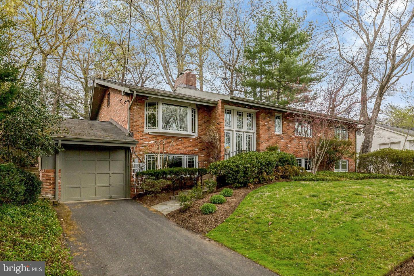 1504 WOODACRE DR, MCLEAN, Virginia 22101, 6 Bedrooms Bedrooms, ,3 BathroomsBathrooms,Residential,For sale,1504 WOODACRE DR,VAFX2192038 MLS # VAFX2192038
