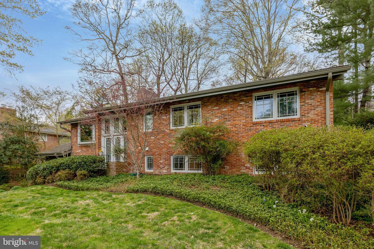 1504 WOODACRE DR, MCLEAN, Virginia 22101, 6 Bedrooms Bedrooms, ,3 BathroomsBathrooms,Residential,For sale,1504 WOODACRE DR,VAFX2192038 MLS # VAFX2192038