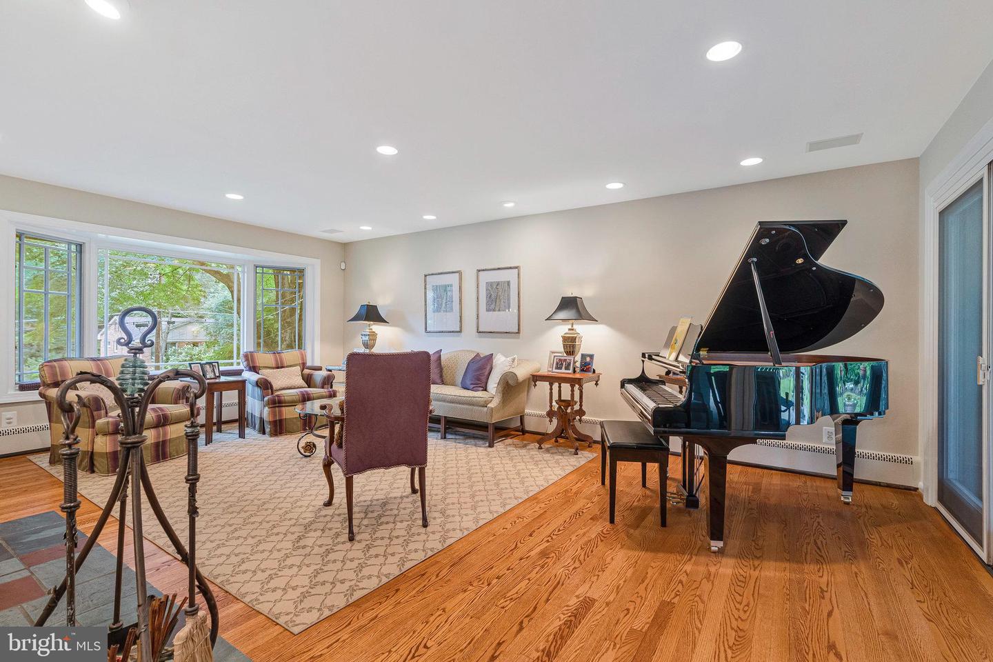 1504 WOODACRE DR, MCLEAN, Virginia 22101, 6 Bedrooms Bedrooms, ,3 BathroomsBathrooms,Residential,For sale,1504 WOODACRE DR,VAFX2192038 MLS # VAFX2192038