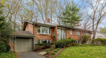 1504 WOODACRE DR, MCLEAN, Virginia 22101, 6 Bedrooms Bedrooms, ,3 BathroomsBathrooms,Residential,For sale,1504 WOODACRE DR,VAFX2192038 MLS # VAFX2192038