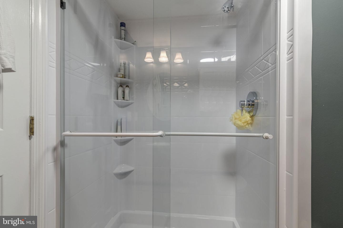 17060 CAPRI LN #201, DUMFRIES, Virginia 22026, 2 Bedrooms Bedrooms, ,2 BathroomsBathrooms,Residential,For sale,17060 CAPRI LN #201,VAPW2085364 MLS # VAPW2085364