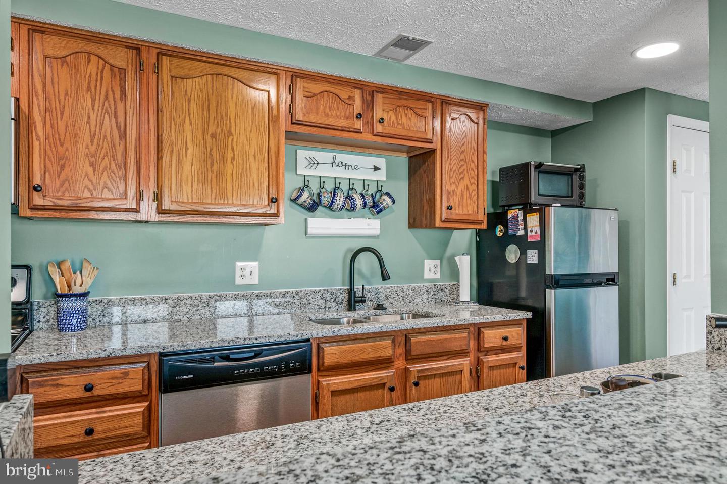 17060 CAPRI LN #201, DUMFRIES, Virginia 22026, 2 Bedrooms Bedrooms, ,2 BathroomsBathrooms,Residential,For sale,17060 CAPRI LN #201,VAPW2085364 MLS # VAPW2085364