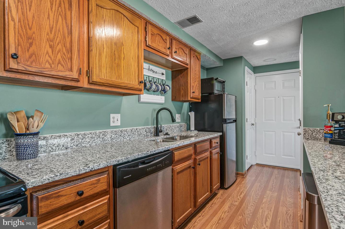 17060 CAPRI LN #201, DUMFRIES, Virginia 22026, 2 Bedrooms Bedrooms, ,2 BathroomsBathrooms,Residential,For sale,17060 CAPRI LN #201,VAPW2085364 MLS # VAPW2085364