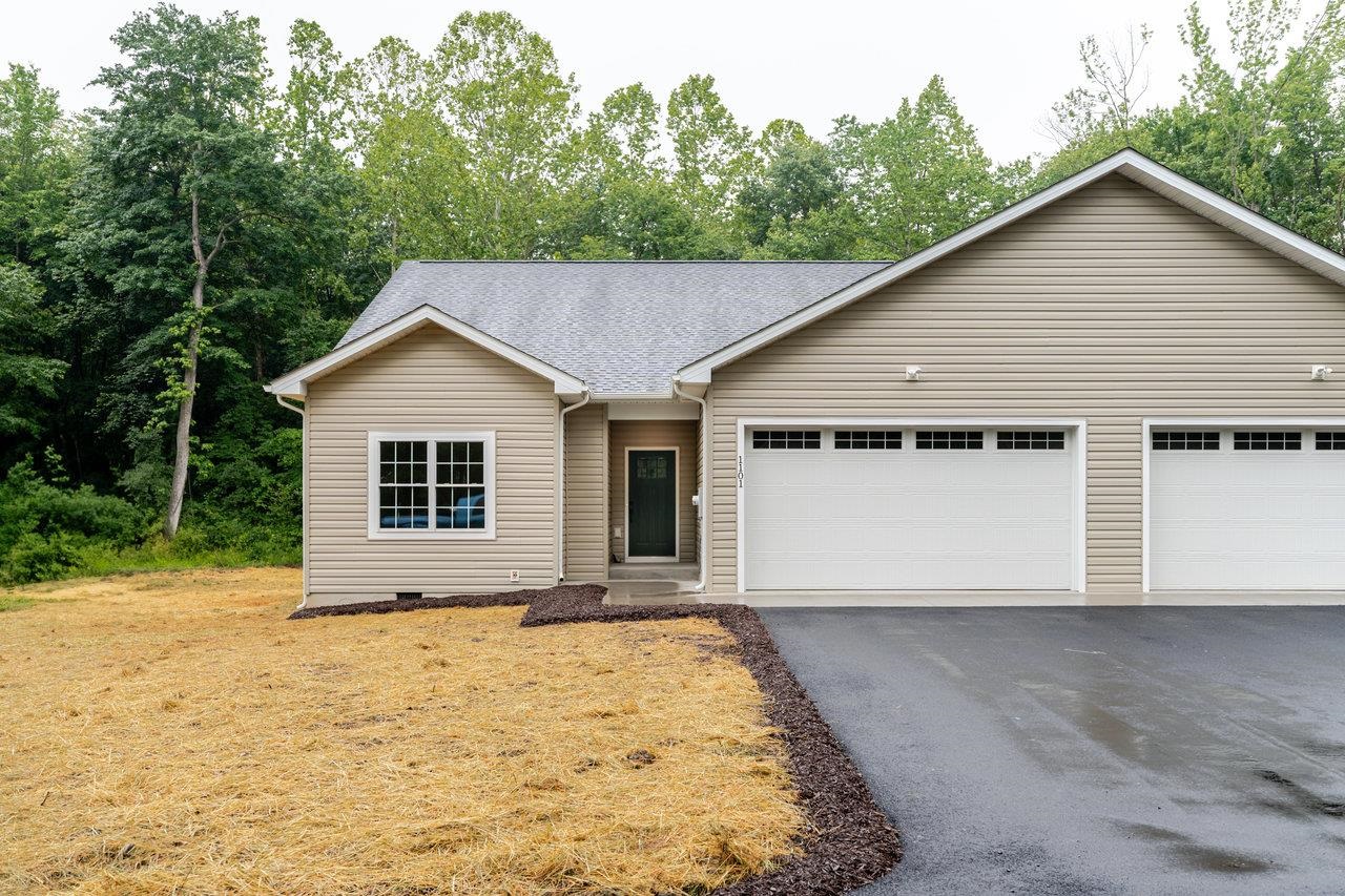 1101 ASPEN AVE, GROTTOES, Virginia 24441, 3 Bedrooms Bedrooms, ,2 BathroomsBathrooms,Residential,1101 ASPEN AVE,665392 MLS # 665392