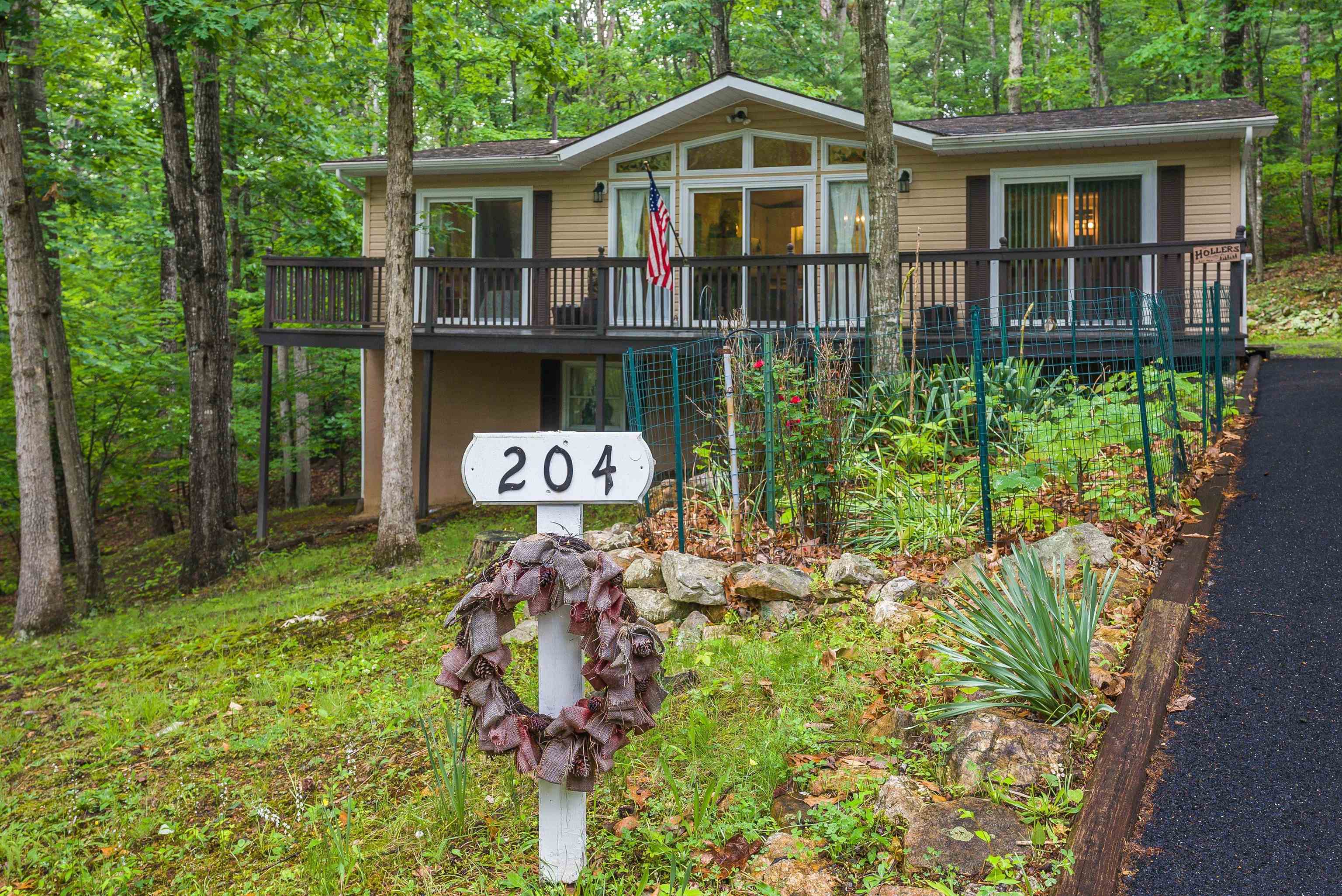 204 SPOTSWOOD LN, MCGAHEYSVILLE, Virginia 22840, 3 Bedrooms Bedrooms, ,3 BathroomsBathrooms,Residential,204 SPOTSWOOD LN,665396 MLS # 665396