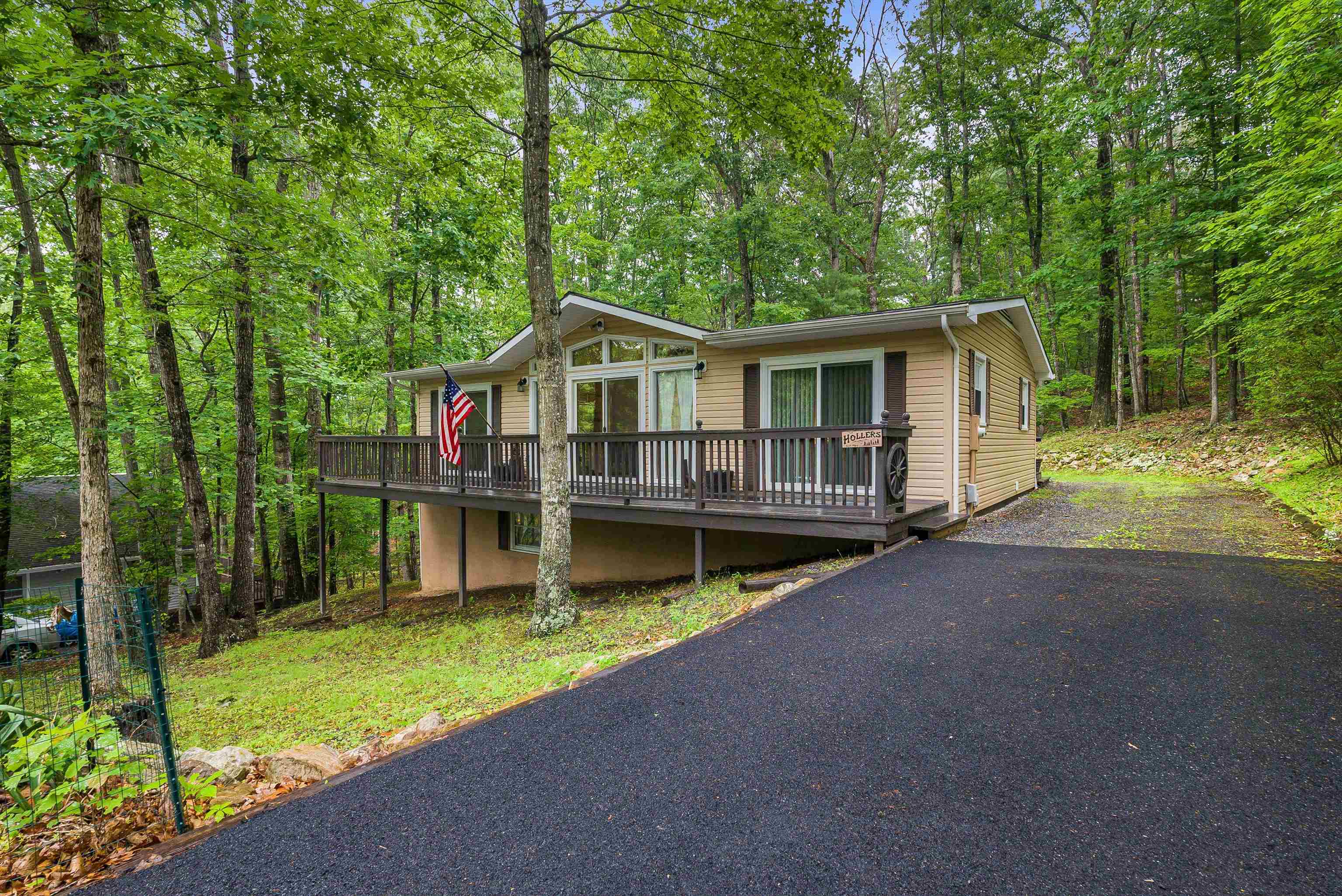 204 SPOTSWOOD LN, MCGAHEYSVILLE, Virginia 22840, 3 Bedrooms Bedrooms, ,3 BathroomsBathrooms,Residential,204 SPOTSWOOD LN,665396 MLS # 665396
