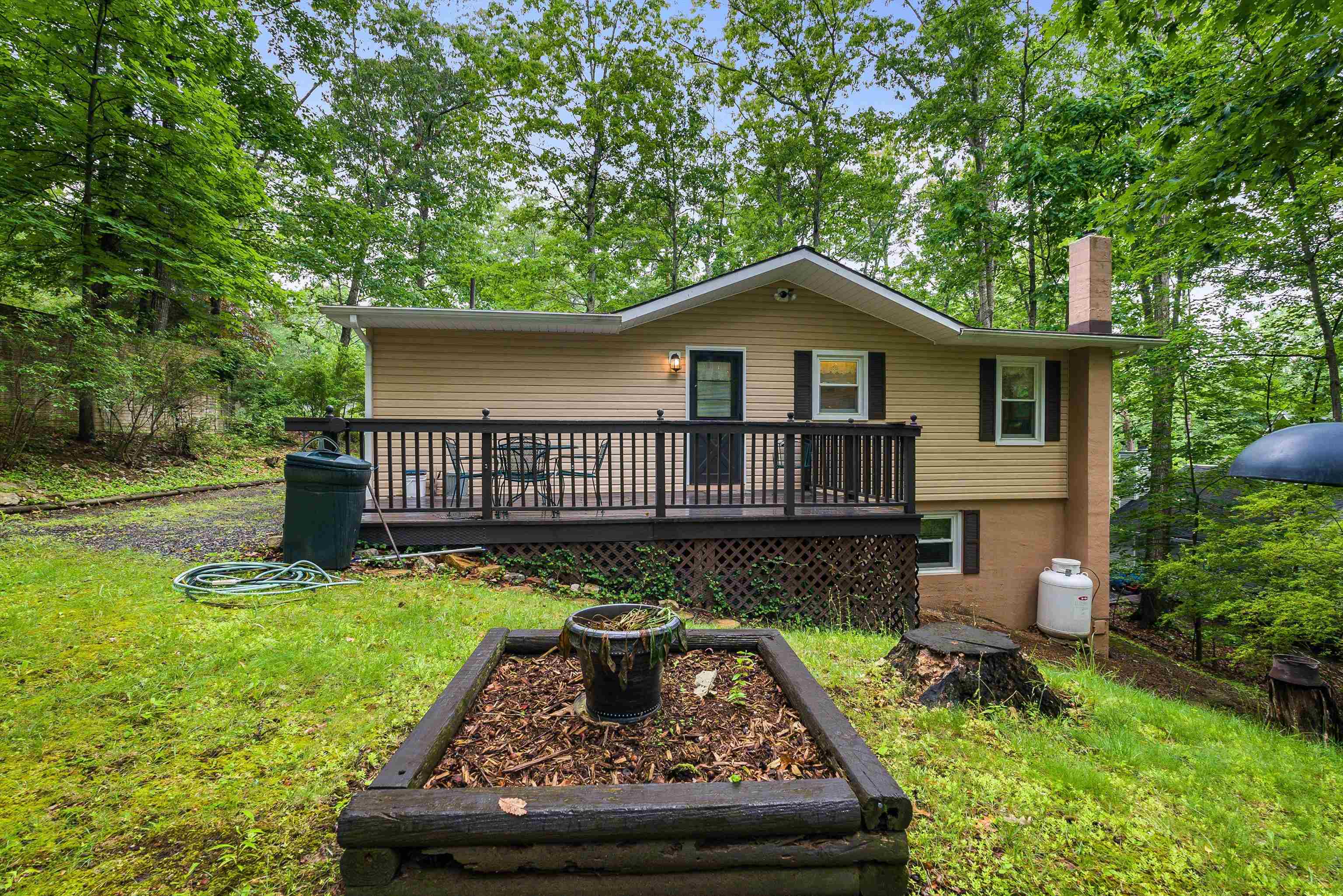 204 SPOTSWOOD LN, MCGAHEYSVILLE, Virginia 22840, 3 Bedrooms Bedrooms, ,3 BathroomsBathrooms,Residential,204 SPOTSWOOD LN,665396 MLS # 665396