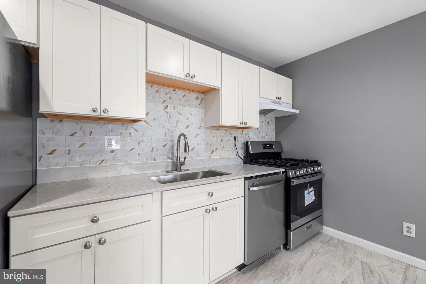 509 N ARMISTEAD ST #302, ALEXANDRIA, Virginia 22312, 2 Bedrooms Bedrooms, ,1 BathroomBathrooms,Residential,For sale,509 N ARMISTEAD ST #302,VAAX2042874 MLS # VAAX2042874