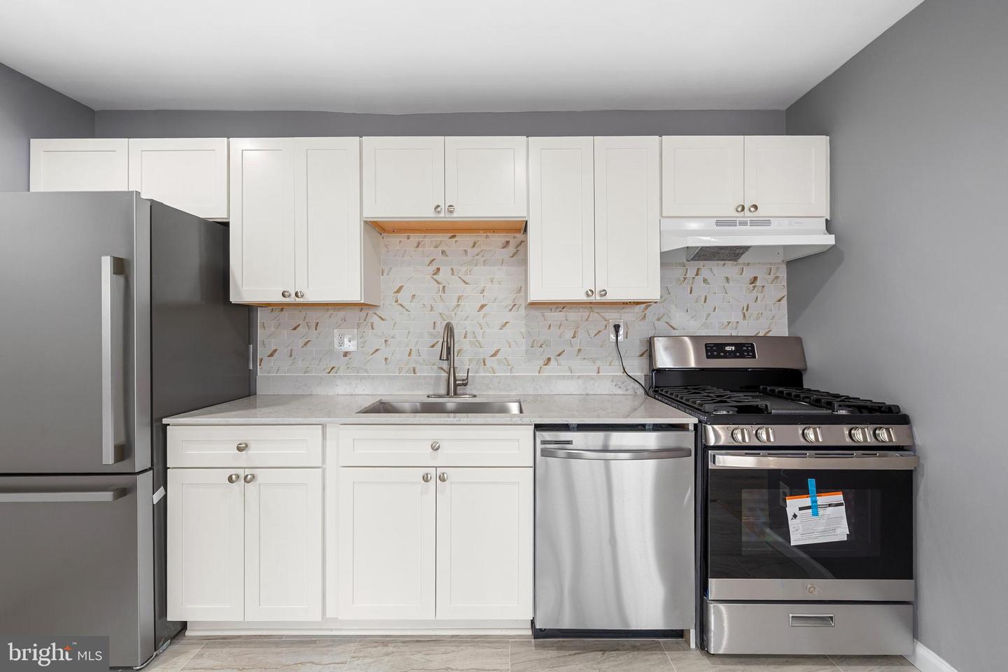 509 N ARMISTEAD ST #302, ALEXANDRIA, Virginia 22312, 2 Bedrooms Bedrooms, ,1 BathroomBathrooms,Residential,For sale,509 N ARMISTEAD ST #302,VAAX2042874 MLS # VAAX2042874