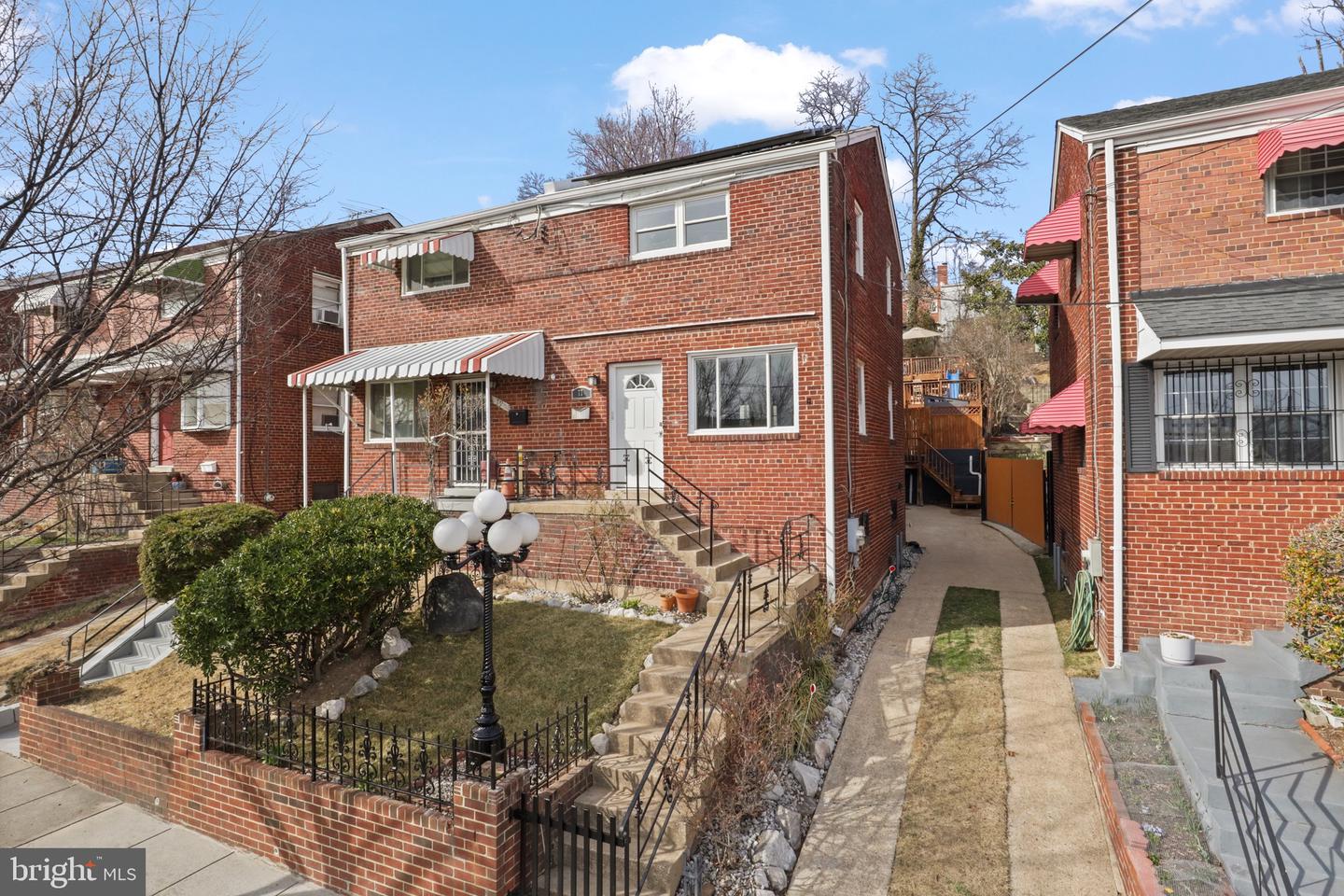 77 UNDERWOOD ST NW, WASHINGTON, District Of Columbia 20012, 4 Bedrooms Bedrooms, 4 Rooms Rooms,4 BathroomsBathrooms,Residential,For sale,77 UNDERWOOD ST NW,DCDC2197146 MLS # DCDC2197146