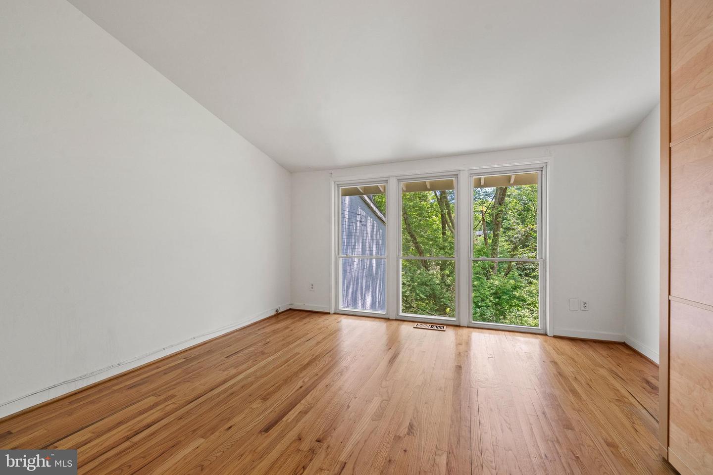 11493 WATERVIEW CLUSTER, RESTON, Virginia 20190, 3 Bedrooms Bedrooms, ,2 BathroomsBathrooms,Residential,For sale,11493 WATERVIEW CLUSTER,VAFX2237808 MLS # VAFX2237808