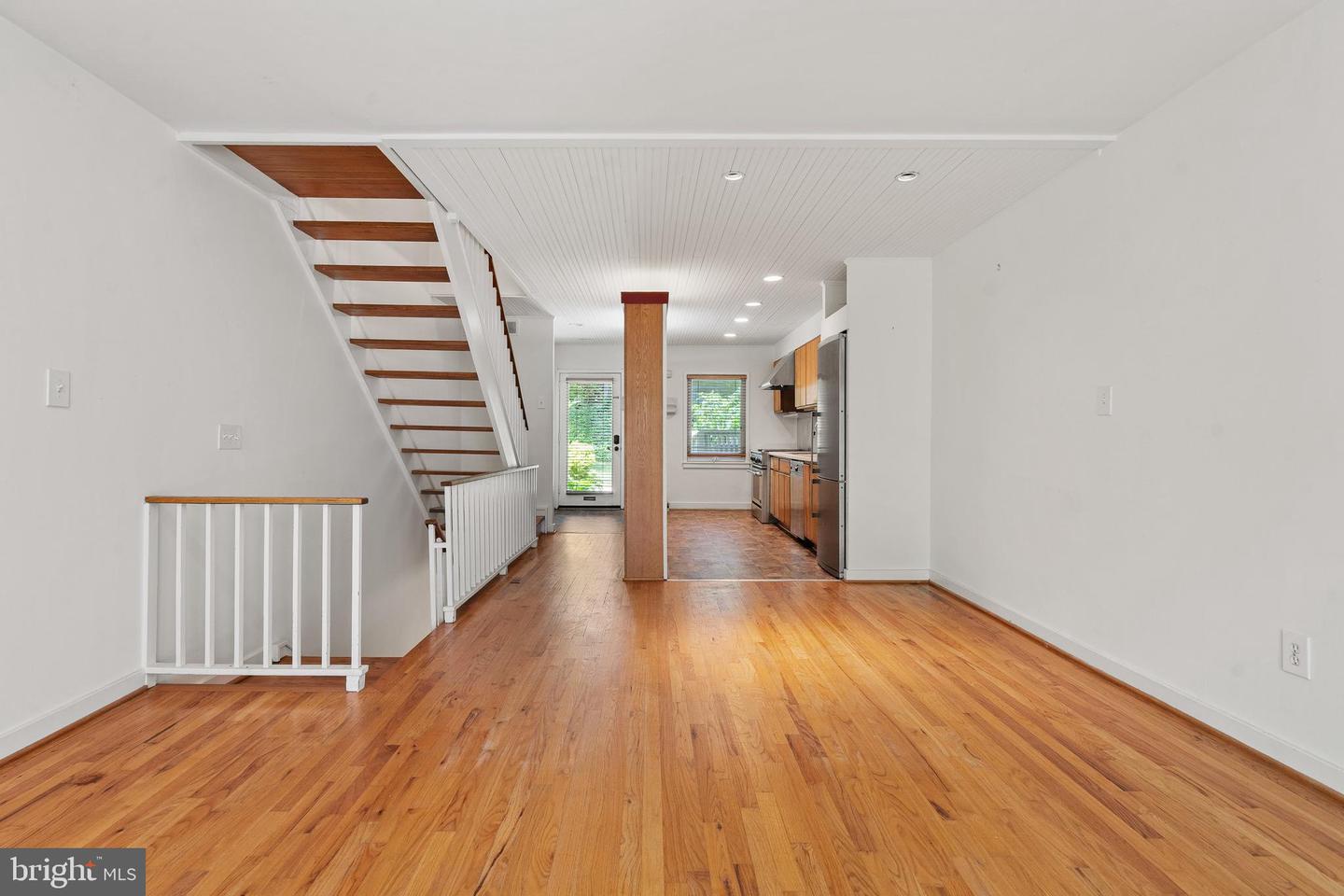 11493 WATERVIEW CLUSTER, RESTON, Virginia 20190, 3 Bedrooms Bedrooms, ,2 BathroomsBathrooms,Residential,For sale,11493 WATERVIEW CLUSTER,VAFX2237808 MLS # VAFX2237808