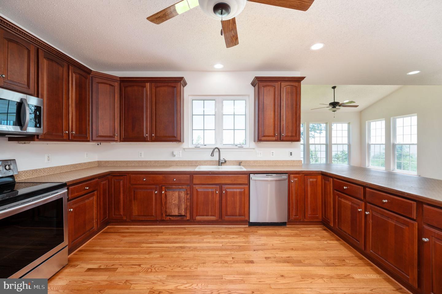 9129 PEBBLE BEACH LN, KING GEORGE, Virginia 22485, 6 Bedrooms Bedrooms, ,3 BathroomsBathrooms,Residential,For sale,9129 PEBBLE BEACH LN,VAKG2006376 MLS # VAKG2006376