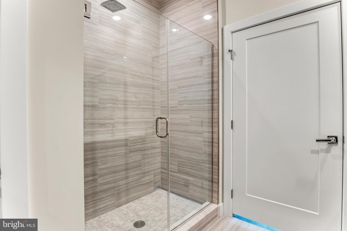 1761 OLD MEADOW RD #209, MCLEAN, Virginia 22102, 2 Bedrooms Bedrooms, ,1 BathroomBathrooms,Residential,For sale,1761 OLD MEADOW RD #209,VAFX2240720 MLS # VAFX2240720