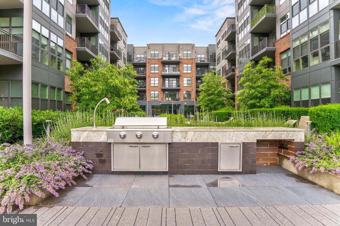 1761 OLD MEADOW RD #209, MCLEAN, Virginia 22102, 2 Bedrooms Bedrooms, ,1 BathroomBathrooms,Residential,For sale,1761 OLD MEADOW RD #209,VAFX2240720 MLS # VAFX2240720